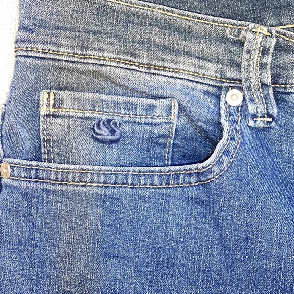 Gloria Vanderbilt | Petite Embroidered Amanda Capri | 14P - Picture 5 of 9